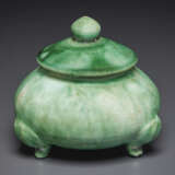 A SMALL GREEN-GLAZED TRIPOD JAR AND COVER - photo 1
