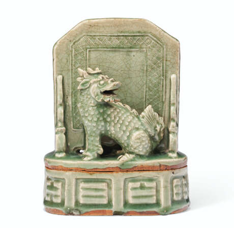 AN UNUSUAL LONGQUAN CELADON INCENSE BURNER AND COVER - photo 1