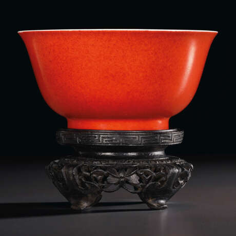 A SMALL CORAL-ENAMELED FAMILLE ROSE BOWL - photo 1