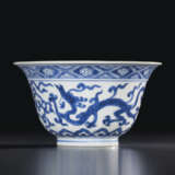 A BLUE AND WHITE BELL-SHAPED CUP - фото 1