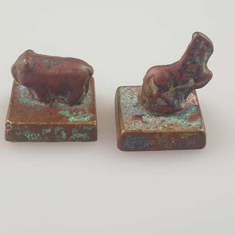 Zwei chinesische Bronzestempel mit Tierkreiszeichen - Foto 3