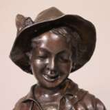 Große Bronzefigur “Junger Jäger mit Beute” - photo 6
