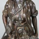 Große Bronzefigur “Junger Jäger mit Beute” - Foto 8