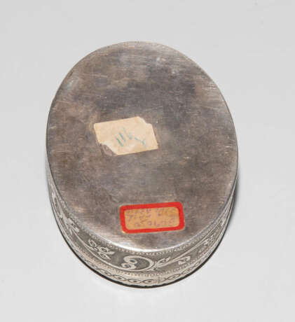 Kleine Silberdose mit Miniatur - фото 8
