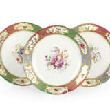  A Set of Three Porcelain Serving Platters from the Grand Duke Mikhail Pavlovich Service - фото 1