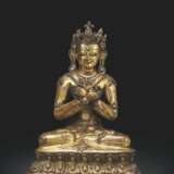 A LARGE GILT-COPPER FIGURE OF VAJRADHARA - фото 1