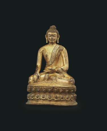 A GILT-BRONZE FIGURE OF BUDDHA SHAKYAMUNI - фото 1