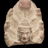 A SANDSTONE HEAD OF BUDDHA MUCHALINDA - фото 1