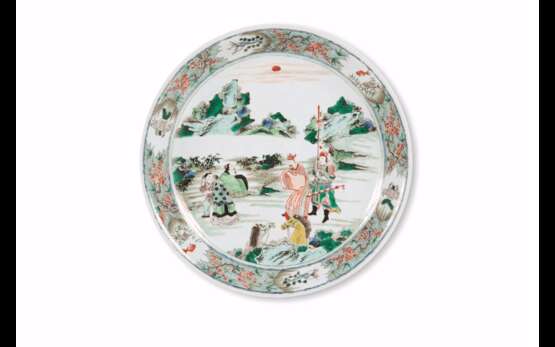 Grand plat Chine - XIXe siècle Porcelaine décorée en émaux polychromes - photo 1