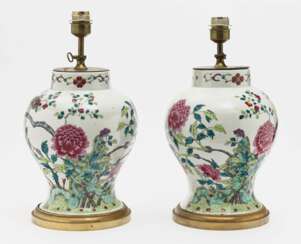 Ein Paar Vasen (als Tischlampen montiert) , China 