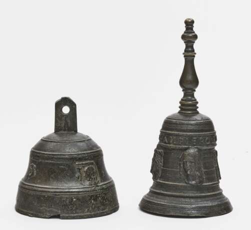 Türklopfer, Türknauf und zwei Glocken , Italien u. a., 17. Jahrhundert und später - photo 2