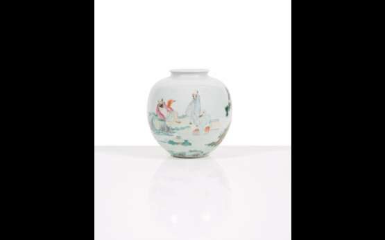 Vase globular porcelain enameled China - Era of the Republic - photo 1