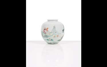 Vase globular porcelain enameled China - Era of the Republic