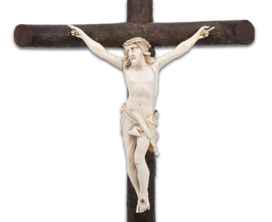 Kruzifix mit Elfenbein-Christus und Memento Mori, 18./19. Jahrhundert - photo 2