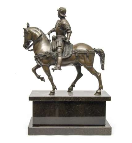Reiterstandbild des spätmittelalterlichen Feldherrn Bartolomeo Colleoni zu Pferd in Bronze - фото 1