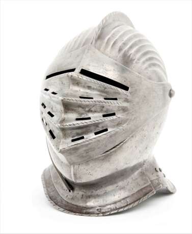 Geschlossener Helm im maximilianischen Dekor, deutsch Anfang 16. Jahrhundert - photo 2