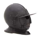 Geschlossener Helm mit Gesichtsmaske, Savoyen und Norditalien um 1630 - Foto 1