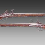 Ein Paar eisengeschnittene Schnapphahnschloss-Pistolen, Italien um 1700 - фото 1