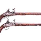 Ein Paar eisengeschnittene Schnapphahnschloss-Pistolen, Italien um 1700 - фото 2