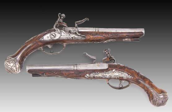 Ein Paar Steinschloss-Pistolen mit Silberbeschlägen von G.B.ZUGNO in Brescia um 1750 - Foto 1