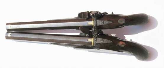 Ein Paar Steinschloss-Pistolen von Henry Nock in London im Kasten um 1800 - photo 2