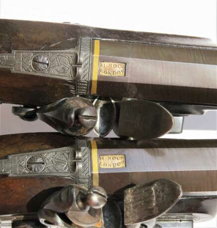Ein Paar Steinschloss-Pistolen von Henry Nock in London im Kasten um 1800 - photo 3