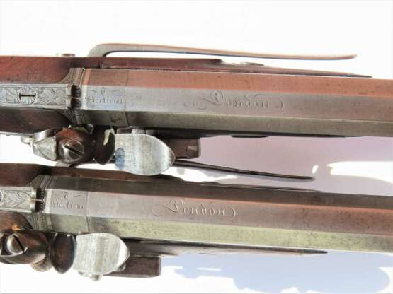 Ein Paar Steinschloss-Pistolen von Thomas Mortimer in London im Kasten um 1810 - фото 5
