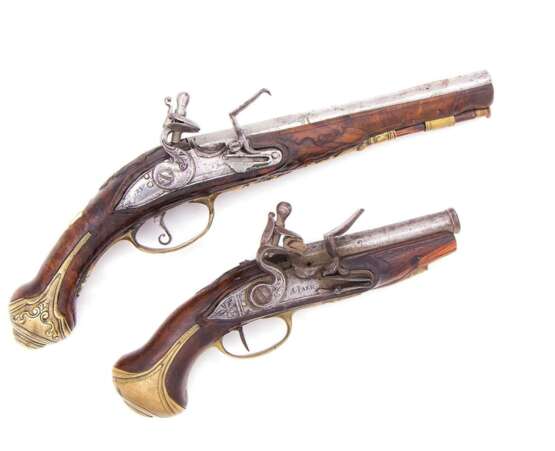 Zwei Steinschlosspistolen, deutsch und Frankreich 18. Jahrhundert - фото 1