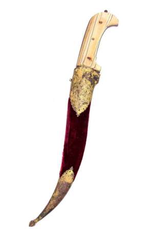 Eisengeschnittener Pesh-Kabz mit Walrossgriff und Scheide, Persien um 1800 - фото 1