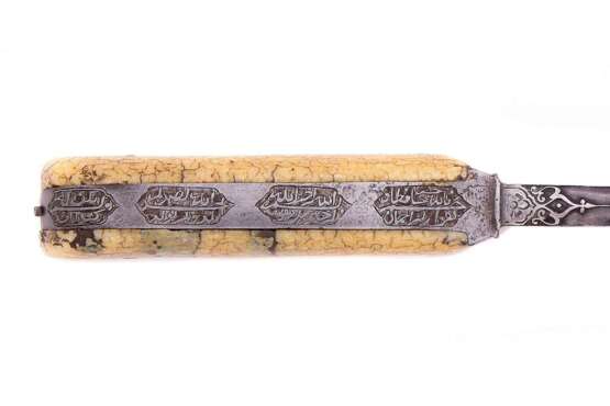 Eisengeschnittener Pesh-Kabz mit Walrossgriff und Scheide, Persien um 1800 - фото 4