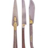 Goldtauschierte Lanzenspitze und zwei Messer, indo-persisch 19. Jahrhundert - photo 1