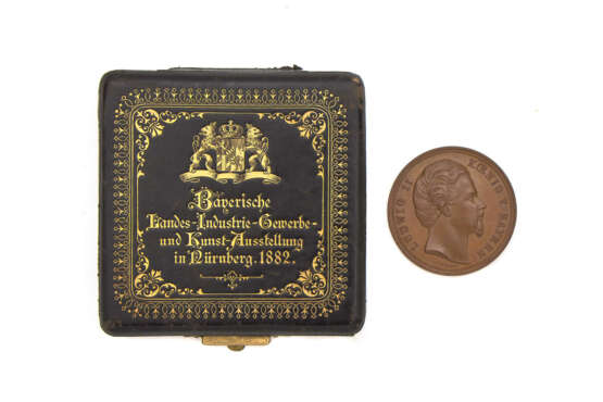 Bayern, Bronzemedaille König Ludwig II. zur Industrieausstellung in Nürnberg 1882 - Foto 1