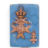 Bayern, Militär-Verdienstkreuz 3.Klasse mit Krone und Schwertern im Etui mit Miniatur - Foto 1