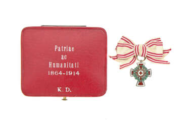 Ehrenzeichen vom Roten Kreuz 2. Klasse Miniatur an Damenmasche im Etui
