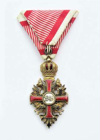Franz Joseph-Orden - Ritterkreuz im Etui mit Kleindekoration zum Komturkreuz und Schwertern - photo 2