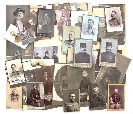Konvolut Fotos und Postkarten Militär zu Auszeichnungen, Schützenschnüre, Tätigkeitsabzeichen - фото 1