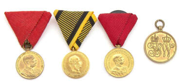 Miniaturen - vier Medaillen am Band - Monarchie