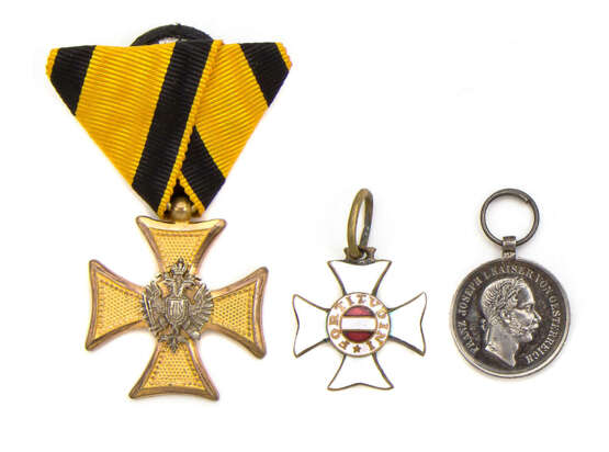 Miniaturen - zwei Kreuze und eine Medaille - Monarchie - Foto 1