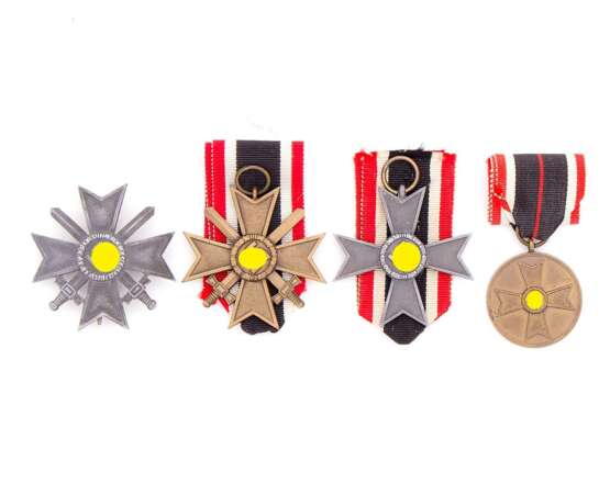 Kriegsverdienstkreuz 1. und 2. Klasse 1939 mit Medaille - photo 1