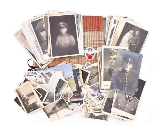 Wehrmacht, Konvolut von Fotos, Feldpostkarten, Propagandakarten und ein Polizei-Fotoalbum - фото 1