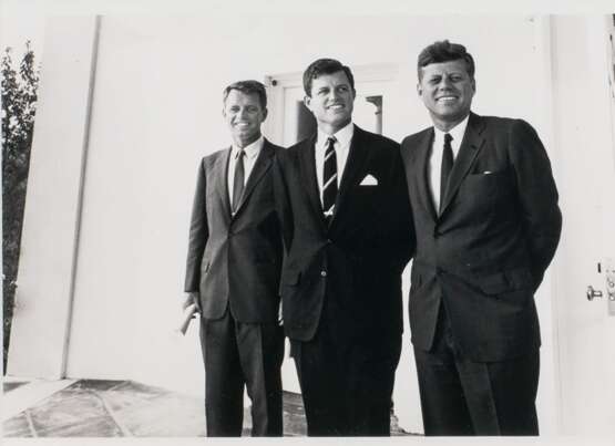Cecil Stoughton. John F. Kennedy und seine Brüder - Foto 1