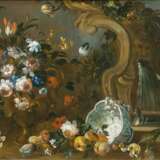 Francesco Lavagna. Blumenstilleben mit Wanli-Schale und Brunnen - фото 1