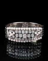 Hochkarätiger Armreif mit Altschliffdiamanten und Perlen