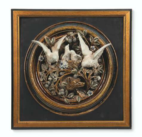 A DOULTON LAMBETH STONEWARE CIRCULAR HIGH-RELIEF WALL PLAQUE BY GEORGE TINWORTH - photo 1