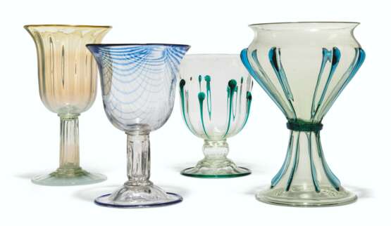 A COLLECTION OF JAMES POWELL & SONS WHITEFRIARS GLASS VESSELS - Foto 1