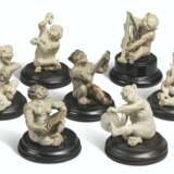 A GROUP OF SEVEN MARTIN BROTHERS STONEWARE MUSICAL IMPS BY ROBERT WALLACE MARTIN - Foto 1
