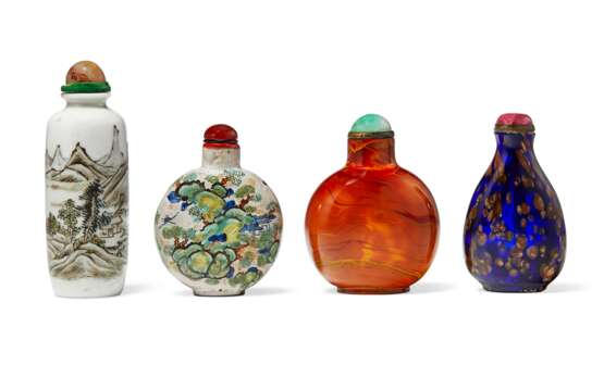 A GROUP OF FOUR SNUFF BOTTLES - Foto 1