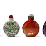 A GROUP OF FOUR SNUFF BOTTLES - фото 2