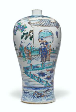 A GILT-DECORATED DOUCAI VASE, MEIPING - photo 1