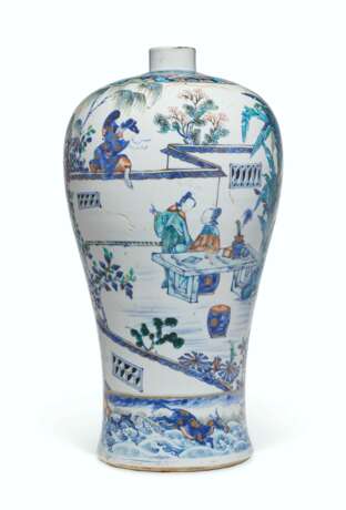 A GILT-DECORATED DOUCAI VASE, MEIPING - photo 2